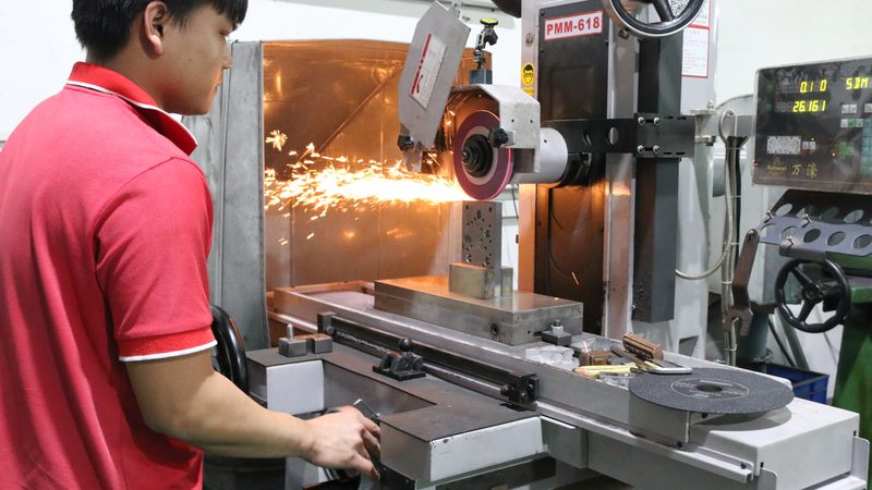 模具制造：如何挑选优质注塑模具加工厂**