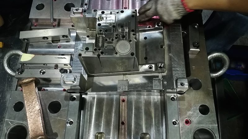 树脂工艺品硅胶模具：揭秘其制作工艺与选型要点**