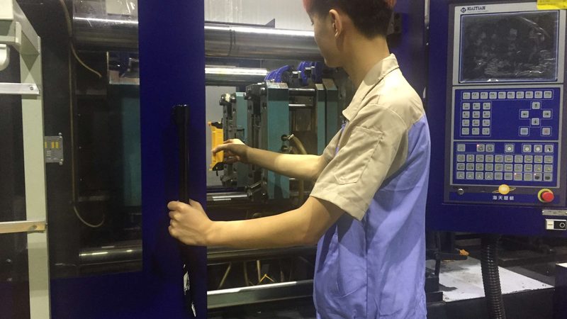 橡胶模具生产厂家保养建议：延长使用寿命的关键**